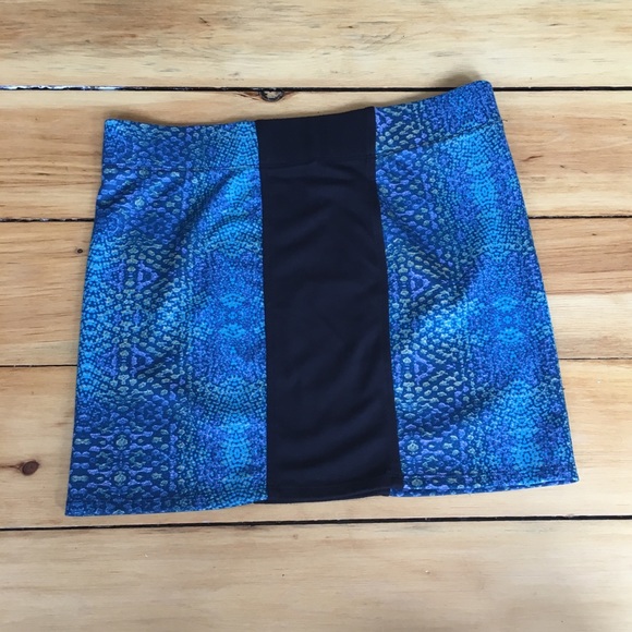 🎉Snake Patterned Fabric Mini Skirt - Picture 2 of 5